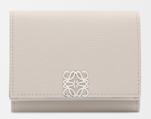 Anagram trifold wallet in pebble grained calfskin