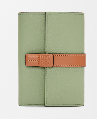 Small vertical wallet in soft grained calfskin